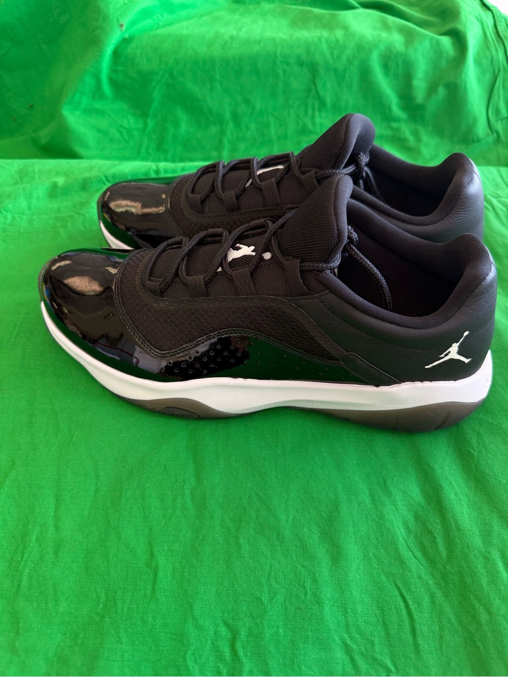 “SIZE 11.5” MENS Jordan 11 CMFT Low Black White
